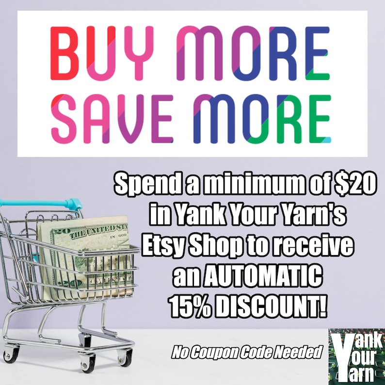 K&ouml;nnte beinhalten: Ein Miniatur-Einkaufswagen gef&uuml;llt mit einem Zwanzig-Dollar-Schein. Der Text lautet "BUY MORE SAVE MORE" und "Spend a minimum of $20 in Yank Your Yarn's Etsy Shop to receive an AUTOMATIC 15% DISCOUNT! No Coupon Code Needed"