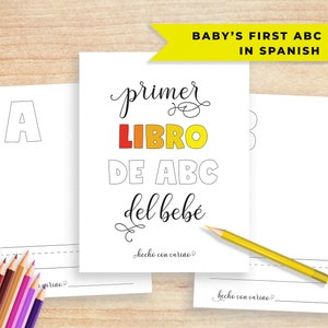 Pu&ograve; includere: Un libro da colorare stampabile per bambini con l'alfabeto spagnolo. La copertina presenta il titolo "primer LIBRO DE ABC del beb&eacute;" con le parole "LIBRO" e "ABC" in blocchi colorati. Il testo "hecho con cari&ntilde;o?" &egrave; in fondo alla pagina.