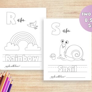 K&ouml;nnte beinhalten: Zwei druckbare Malvorlagen mit den Buchstaben R und S. Die R-Seite hat einen Regenbogen und den Text "R ist f&uuml;r... Regenbogen. Mit Liebe gemacht?" Die S-Seite hat eine Schnecke und den Text "S ist f&uuml;r... Schnecke. Mit Liebe gemacht?"