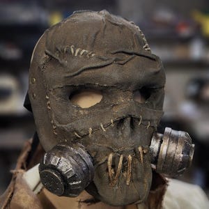 Lateksowa maska gazowa Arkham Scarecrow dla miłośników nawiedzonych miejsc, kolekcjonerów i muzyków zdjęcie 5
