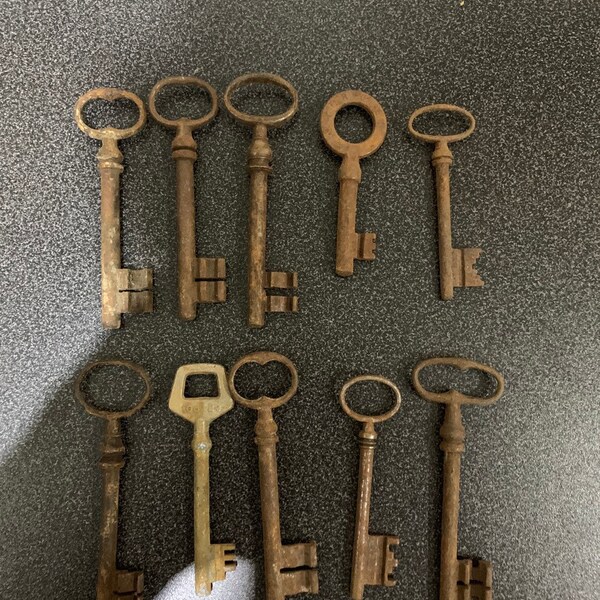 Set of 10 lovely antique skeleton keys "set10"