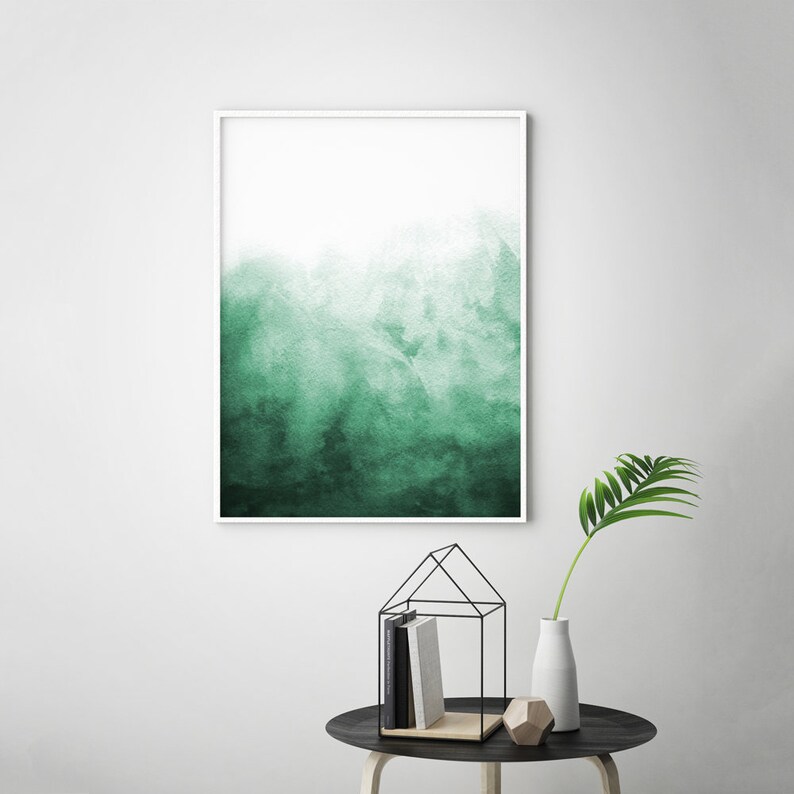 Puede incluir: Una pintura de acuarela enmarcada con un degradado de tonos verdes, pasando de un verde claro en la parte superior a un verde oscuro en la parte inferior.