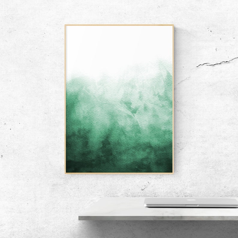 Puede incluir: Una pintura abstracta de acuarela enmarcada con un degradado de tonos verdes, pasando de un verde claro en la parte superior a un verde oscuro en la parte inferior.