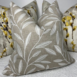 iLIv Whitewell - Funda de cojín de lino con hojas bordadas, funda de almohada - Beige natural - Blanco de doble cara