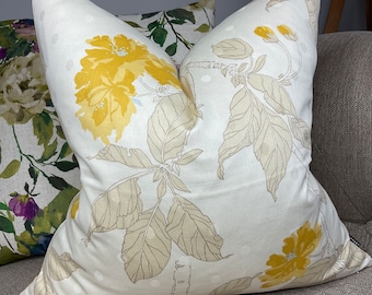Housse de coussin décorative Housse de coussin fabriquée en tissu de créateur VILLA NOVA Bloomsbury Dijon - jaune crème - double double