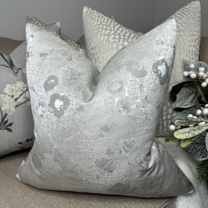 Moderner Kissen Kissenbezug - ARIA - Studio G Designer Stoff - Grau/Silber - Blumenmuster - Doppelseitig Made in UK