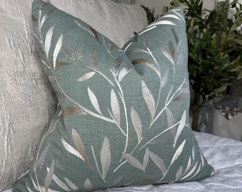 デザイナーギルド生地を使用した花柄スキャッタークッションカバー