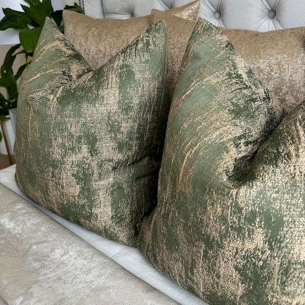 Housse de coussin luxueuse vert olive avec reflets dorés - Coussin décoratif en tissu curico Ashley Wilde