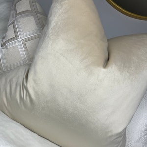 Hochwertige Polyester Samt Kissenhülle Creme Beige Neutral Dekor Schlicht Doppelseitig / Handgefertigt Bild 3