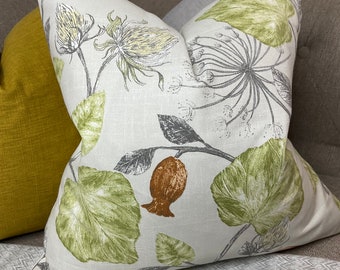 デザイナーギルド生地を使用した花柄スキャッタークッションカバー