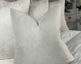 Funda de cojín de diseño Esher • Funda de almohada con diseño geométrico en gris plateado • Alta calidad - Hecha a mano en el Reino Unido / Tela John Lewis