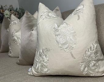 Housse de coussin florale brodée en mélange de lin Beige naturel, Housse de coussin, Décoration d'intérieur champêtre, Cadeau d'anniversaire, Cadeau pour nouvelle maison