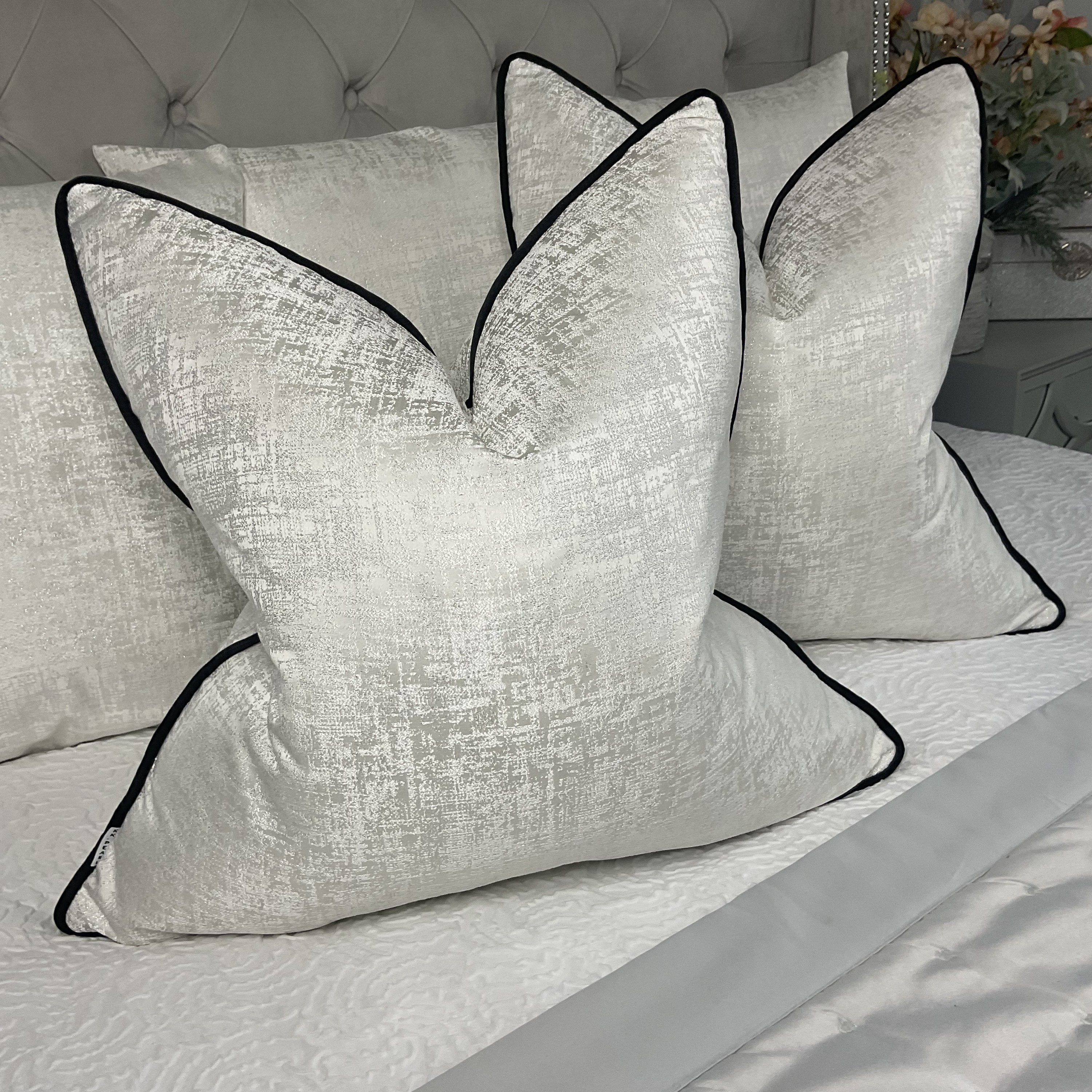 White Throw Pillows, Luxurious White Pillow