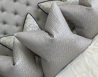 Housse de coussin de luxe, Coussin décoratif, Coussin de lit, Oreiller seulement, Argent - Gris Housse de coussin 16 po. 18 po. 20 po. 22 po. 24 po. 26 po. Oreiller ASTRID,