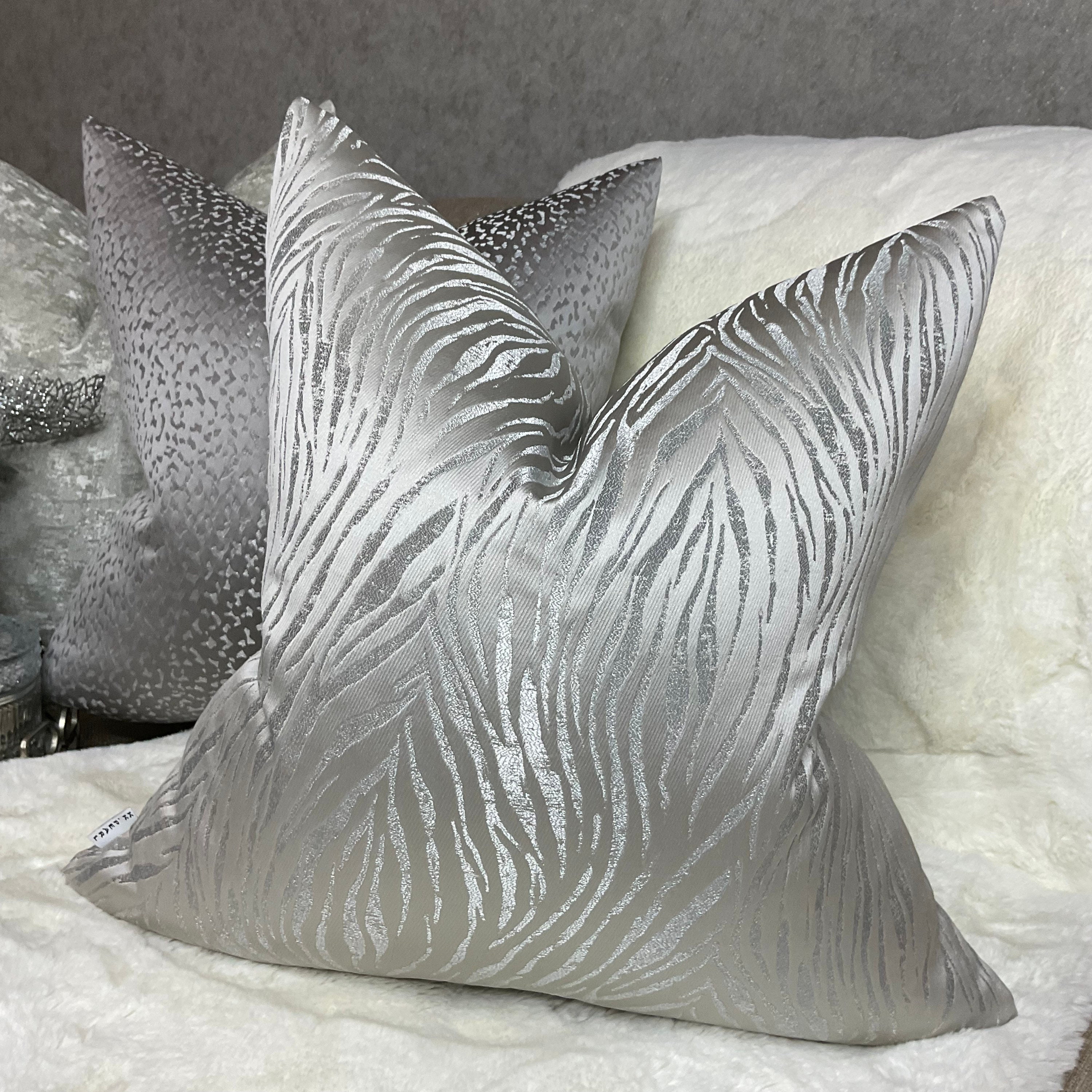 Feather proof hot sale pillow protector 18x18