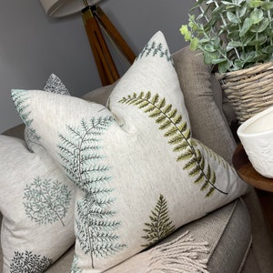 John Lewis & Partners FERN Funda de cojín - Verde huevo de pato - Doble cara - Hecho a mano - Decoración del hogar en el campo BORDADO FERN