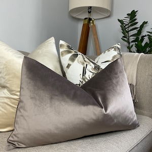 John Lewis & Partners stof gebreide katoenen fluwelen kussenhoes, 12 x 20 inch mokkabruin brons decor effen - dubbelzijdig / gemaakt in het Verenigd Koninkrijk