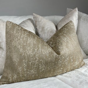 Luxus Gold Kissenbezug: Eleganter 12x20 Designer Dekokissenbezug für Sofa, Bett, Wohnkultur - Blake Collection