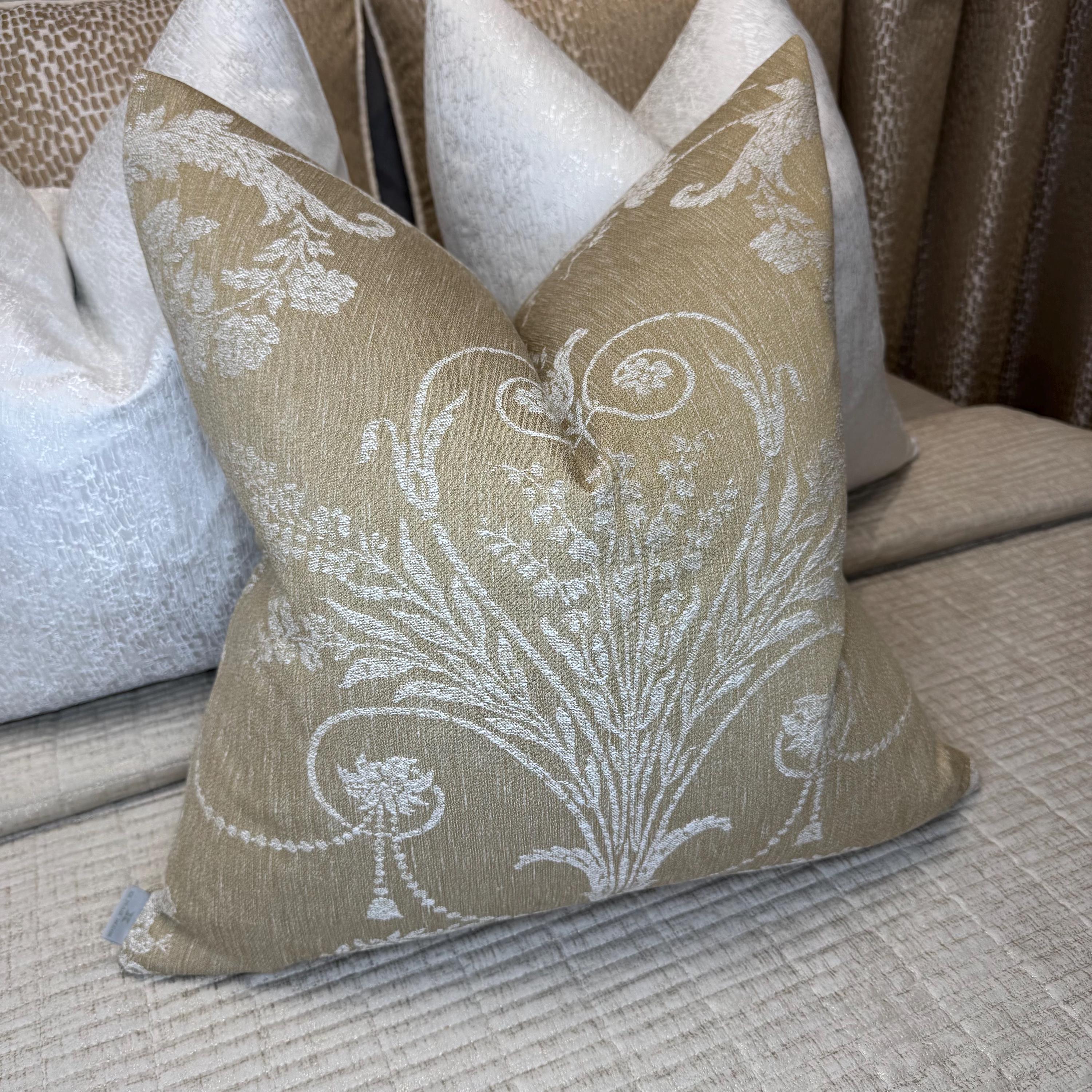 LAURA ASHLEYシルククッション Elegant Laura Ashley Josette Cushion Cover Beige Damsk Floral