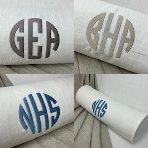 Gepersonaliseerde naamkussen, initialen geborduurd versterkingskussen 16 x 6 inch designerstof hoge kwaliteit handgemaakt in het VK CADEAU