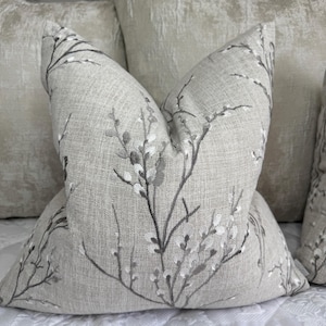 Laura Ashley Handgemachter Kissenbezug, Weidenblatt Grauer Kissenbezug, Dekorativer Bestickter Kissenbezug, doppelseitig, weltweiter Versand