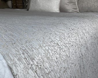 Strukturierter Silber Bettläufer, Handgefertigte Luxus Decke Rion Silver