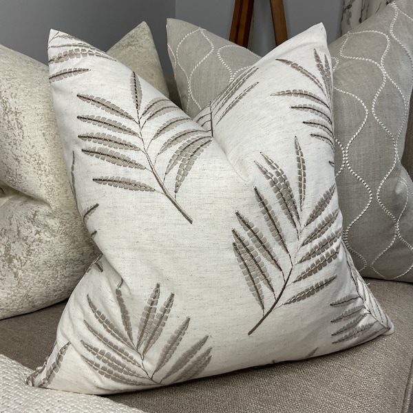 Housse de coussin Sanderson TILTON, housse de coussin, décoration naturelle, motif fougère feuille taupe - double face, coussin décoratif, housse de protection