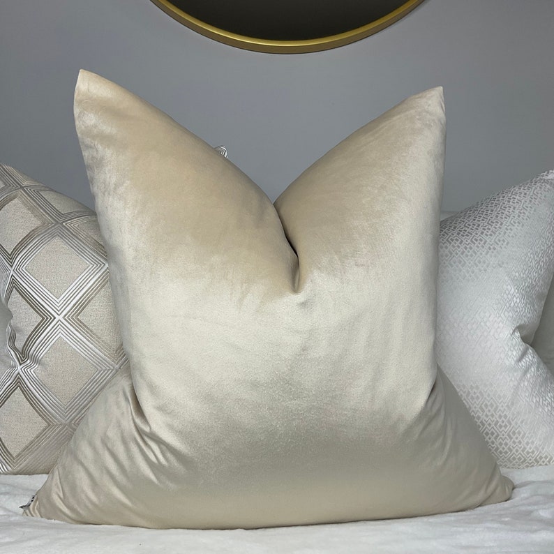 Hochwertige Polyester Samt Kissenhülle Creme Beige Neutral Dekor Schlicht Doppelseitig / Handgefertigt Bild 1