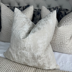 Luxus Kissen Kissenbezug - Champagne Silver Shim Kissenbezug, Luxus Kissenbezug - CURICO Ashley Wilde Stoff- Weltweiter Versand!