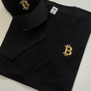 Premium Black Men&#39;s T-Shirt with Embroidered Gold 3D Bitcoin Logo - Fruit of the Loom White T-Shirt Crypto Fashion
