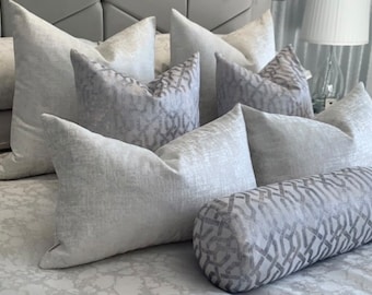Bed Set! Luxury Bedding Set with AMELIE & GEO Design - White/Silver Cushion Covers