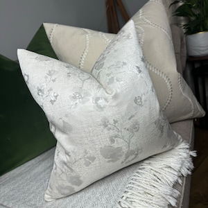 Moderner Kissen Kissenbezug - Silber Blumen Kissenbezug, Studio G Designer Stoff - Grau/Silber - Blumenmuster - Doppelseitig 16&quot;