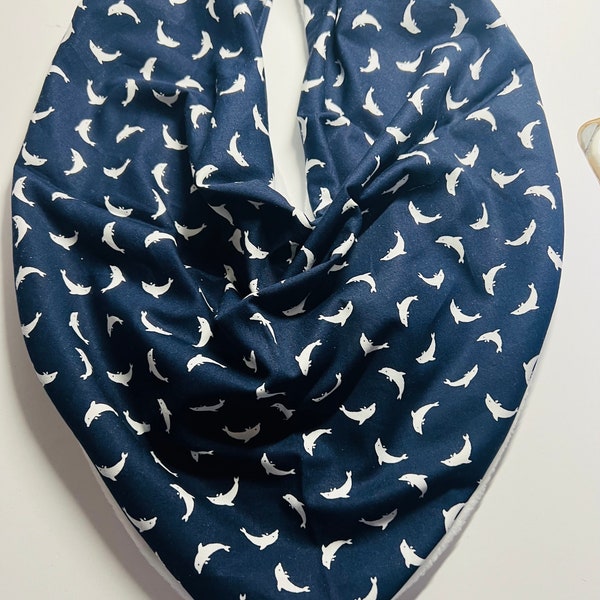 Écharpe Bandana Bavoir Dribble Drool Dribble Besoin Spécial Pour Adulte - Bleu Marine / Dauphins Blancs