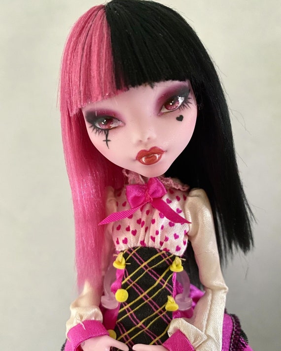 Draculaura G3  Monster high dolls, New monster high dolls, Custom monster  high dolls