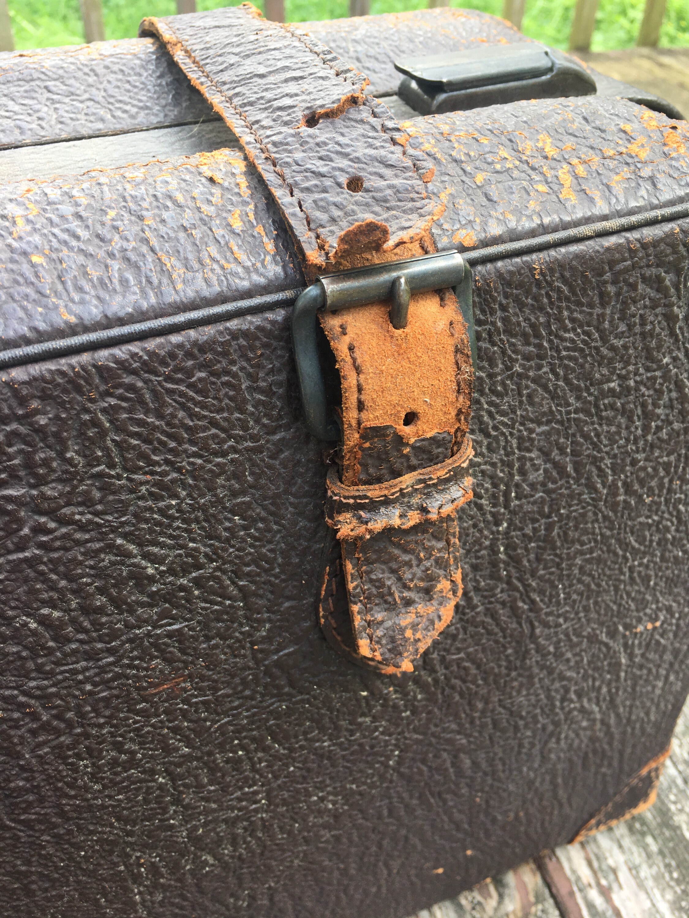 Mini-valise En Cuir Rouge – Handarbeit – Pièce Unique – Allemagne – Vintage (7x9x4 Cm)