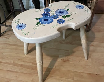 Vintage Hand Painted Wood Stool, Blue Flowers, White Wood Stool, Rustic Wood Step Stool, Small Stool, Plant Stand, Farmhouse