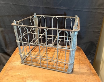 人気TOP VINTAGE のMilk Crate 各種入荷✨ ＝BORDEN'S DAIRY