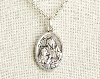 Collier médaille Sainte Anne. Collier Sainte Anne. Collier catholique Sainte-Anne. Collier saint patron. Collier médaille Saint.