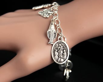 Königin des Allerheiligsten Rosenkranz Charm Armband. Heiliger Rosenkranz Armband. Katholischer Armreif. Katholische Heilige Medaille Armband. Katholischer Schmuck.