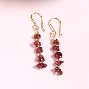 Orecchini granato, pendenti in argento sterling, orecchini pendenti, orecchini pietre preziose grezze, orecchini placcati oro, orecchini argento, pietra portafortuna di gennaio