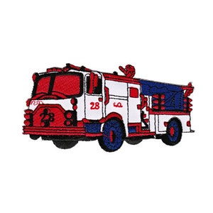 Peut inclure: Patch brodé d'un camion de pompiers vintage rouge, blanc et bleu, avec le numéro 28 sur le côté.