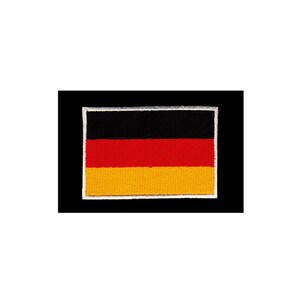 Op de afbeelding: Een geborduurde Duitse vlagpatch in zwart, rood en geel met een witte rand.