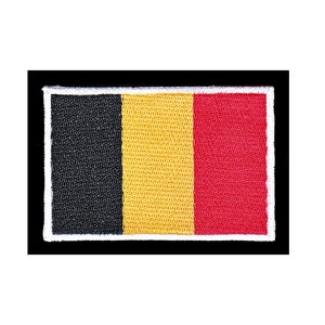 Op de afbeelding: Een geborduurde patch met de Belgische vlag, met zwarte, gele en rode kleuren en een witte rand.
