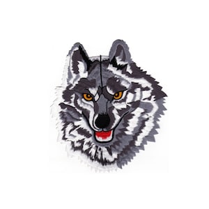 Op de afbeelding: Geborduurde strijkpatch met een grijs wolfskop met een rode bek en gele ogen.