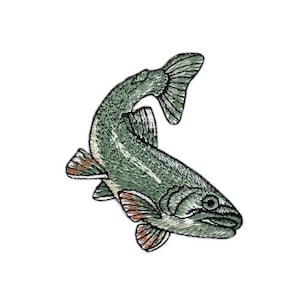 Puede incluir: Un parche bordado de un pez verde con aletas naranjas, nadando hacia la derecha.