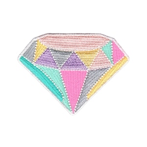 Puede incluir: Un parche de forma de diamante colorido con un diseño geométrico en tonos de rosa, morado, turquesa, amarillo y gris.