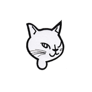 Könnte beinhalten: Schwarz-weiß-Zeichnung eines Katers mit einem schelmischen Ausdruck. Die Augen des Katers sind geschlossen und er hat ein leichtes Lächeln.