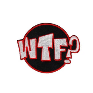 Op de afbeelding: Een geborduurde zwarte en rode patch met de tekst "WTF?" in witte letters.