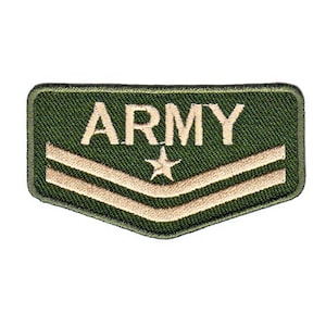 Puede incluir: Parche bordado verde con la palabra "ARMY" en blanco y dos rayas blancas en chevron con una estrella blanca en el centro.