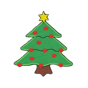 Op de afbeelding: Een groene kerstboom met een gele ster bovenop en rode kerstballen. De boom heeft een bruine stam.